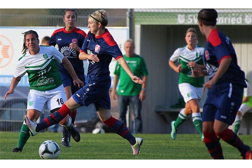 SV-Topstürmerin Franziska Hutter (li.) sorgte mit ihren beiden Treffern für den Dreier gegen den FFC Hof.  Foto: ctm