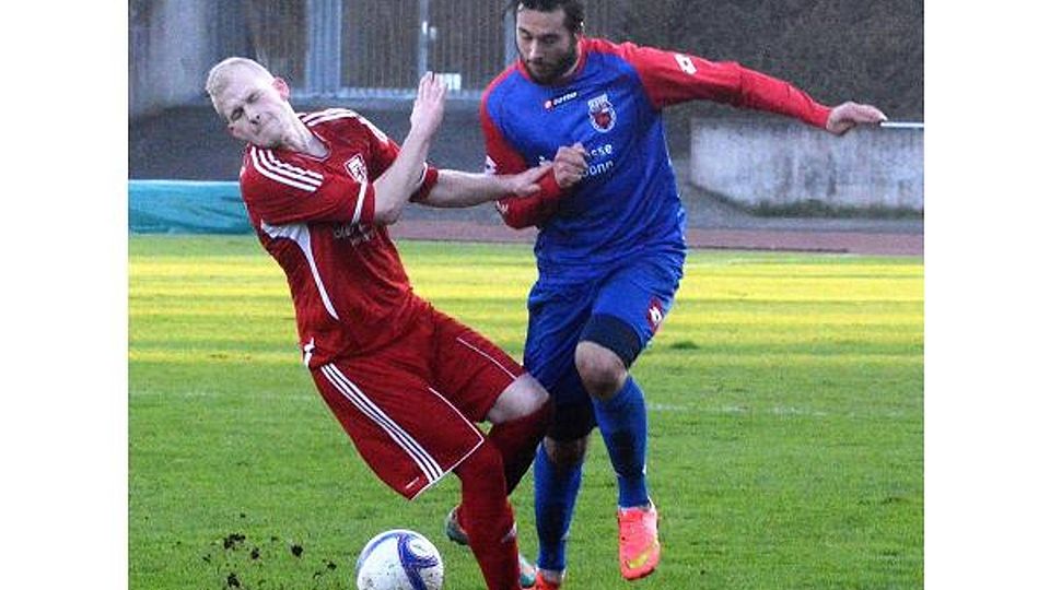 Bonner SC  -  FC Heinsberg-Lieck - Durchsetzungsvermögen zeigte der Bonner SC (rechts Rachid Eckert) bisher zur Genüge. Auch der TSC Euskirchen soll das im letzten Heimspiel des Jahres zu spüren bekommen.  FOTO: HORST MÜLLER Foto: Horst Müller