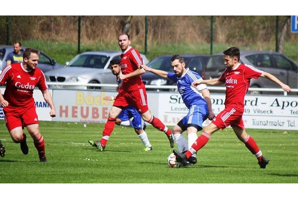 Der SV Sorghof II (rot) will auch nach dem dritten Spieltag ganz oben in der Tabelle stehen