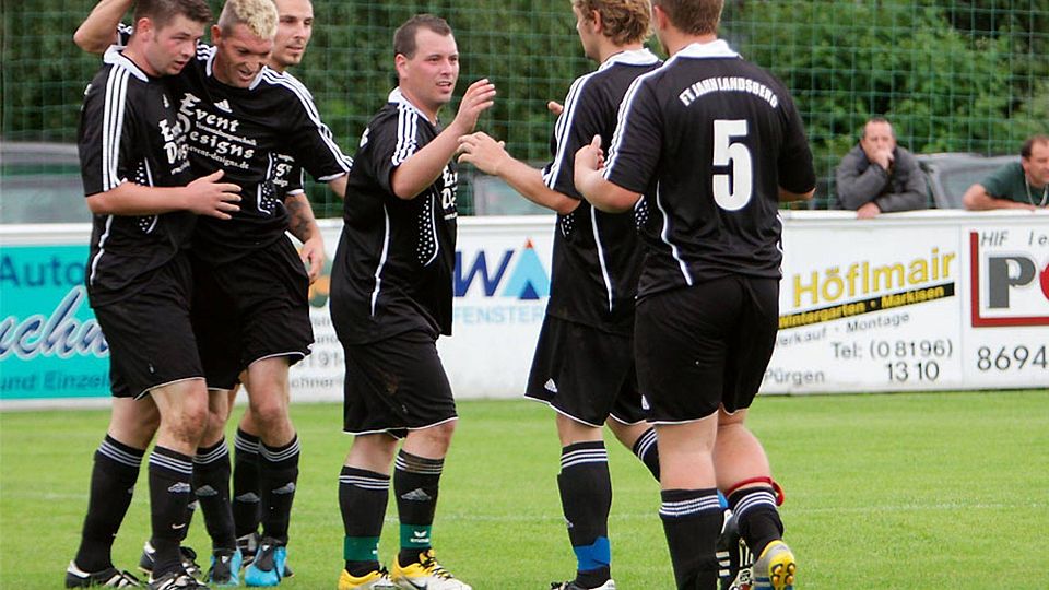 Stefan Neumann (Mitte) ist wieder zurück im Team, nach rund neun Monaten Zwangspause.	F.: Julian Leitenstorfer