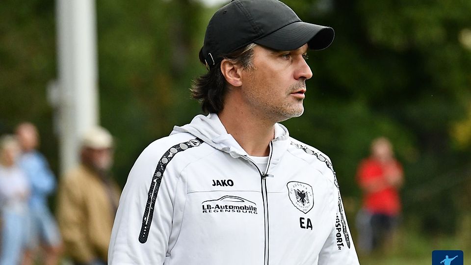 Trainer Enkel Alikaj hat mit dem FC Kosova Regensburg das Pokalhalbfinale im Visier.