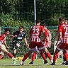 Gegen den VfB Bodenheim kann RWO Alzey (hier in rot-weiß) nur bestehen, wenn alle zusammen eine perfekte Leistung auf den Platz bringen.