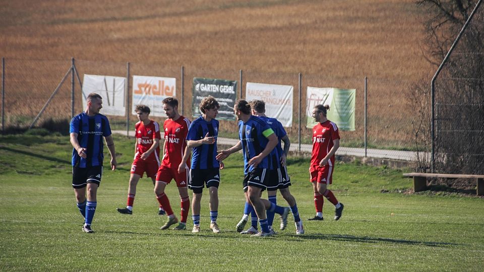Die frühe 1:0 Führung durch Kagebauer brachte die Vilstallöwen auf Kurs. In der zweiten Halbzeit entschied Tim Langmeier mit einem Doppelpack die Partie.