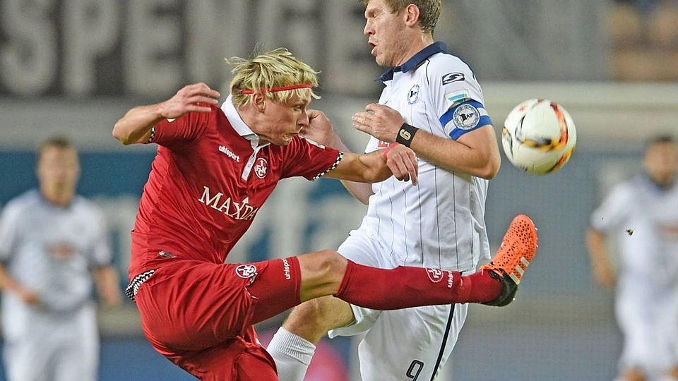 Tim Heubach spielte 91-mal in der 2. Bundesliga. Hier 2015 mit Kaiserslautern gegen Arminia Bielefeld und Fabian Klos.