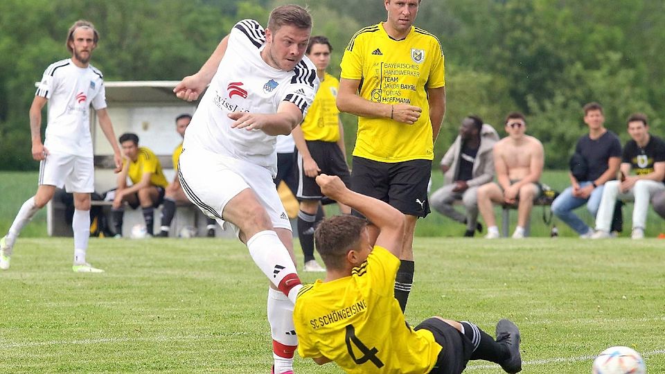 Mal wieder getroffen hat Puchs Torjäger Miralem Brkic (in Weiß vorne).