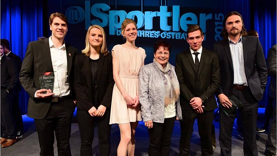 Lisa Schöppl (zweite v.l.), hier bei der Sportlergala, wechselt in die Bundesliga.  Foto: Archiv