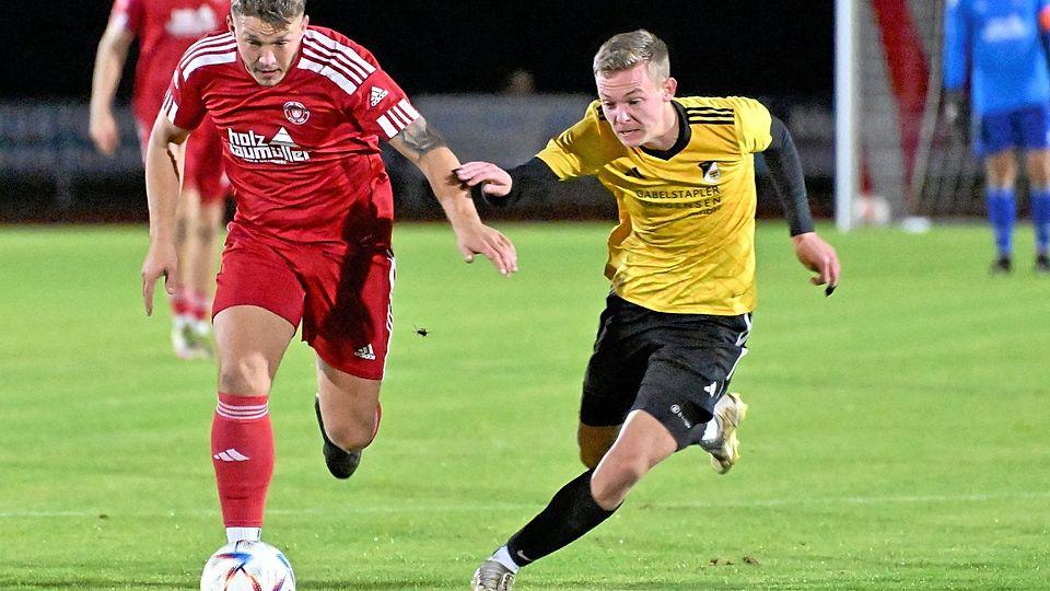 Der TSV Kammlach (gelb-schwarzes Trikot) hatte gegen den SV Mering um Torschütze Dominik Danowski (links) das Nachsehen. 