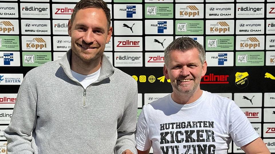 Abteilungsleiter Roland Dachauer (rechts) heißt Markus Ziereis in Vilzing willkommen.