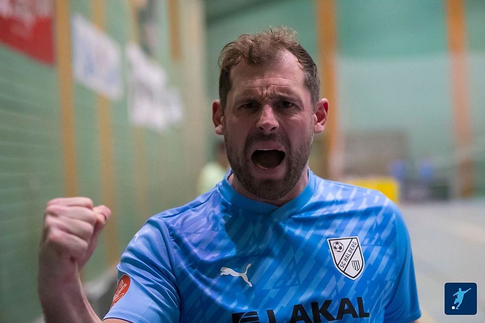 Der Brebacher Felix Dausend bejubelt einen seiner zwei Treffer im Finale des Procon-Cups der SVG Hangard
