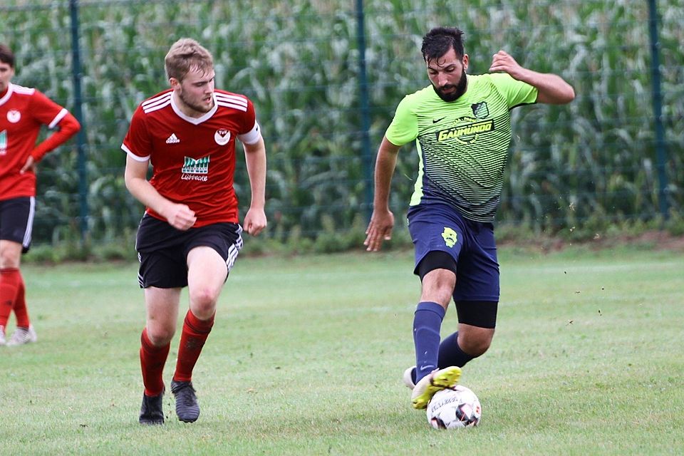 Wechselt wieder auf die andere Seite des Wiehengebirges: Erdal Gökcen (rechts) zieht es vom Holsener SV zum BSC Blasheim.