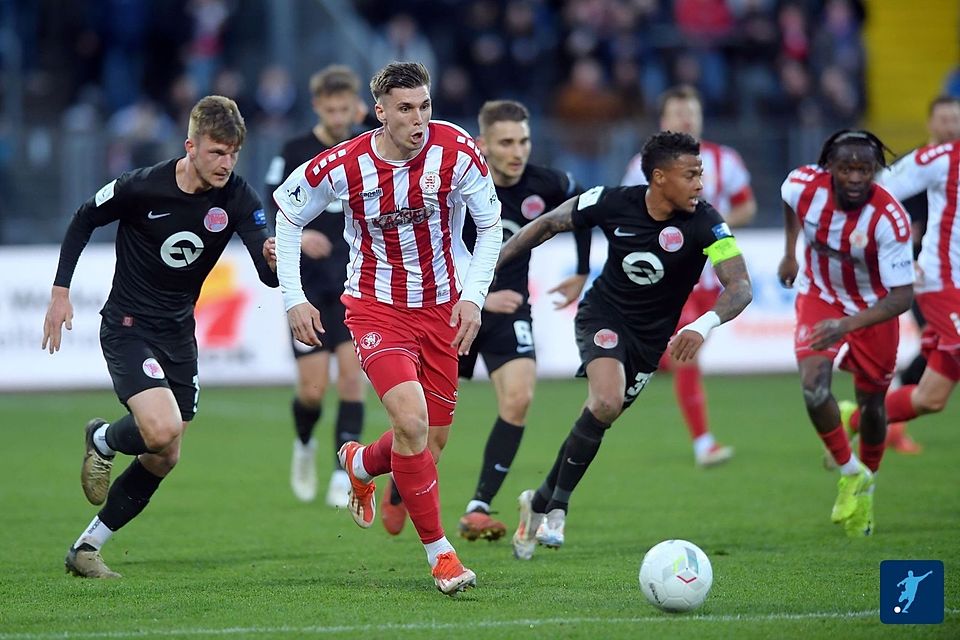 Hessen Kassel gegen die Kickers Offenbach - ein Duell in der Regionalliga Nordost? Ein Variante der Regionalliga-Reform sieht vor, dass hessische Klubs nach Osten wandern.