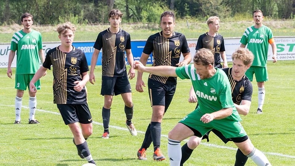 Fußball A-Klasse 4 Warngau in grün gegen Bayrischzell, Foto tp