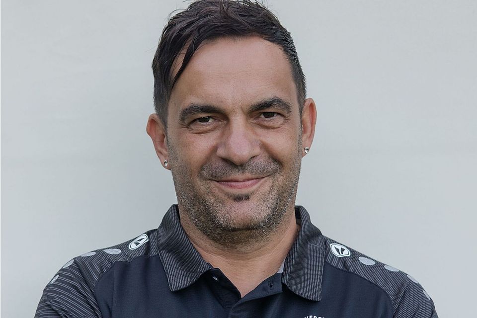 Aurelio Martins, der Trainer der zweitplatzierten SpVgg. Gundelfingen/Wildtal, stellt sich der Herausforderung gegen den Spitzenreiter SC Wyhl.