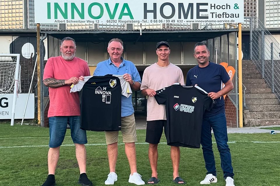 Tobias Jänicke (zweiter von rechts) ist nun ein Borusse