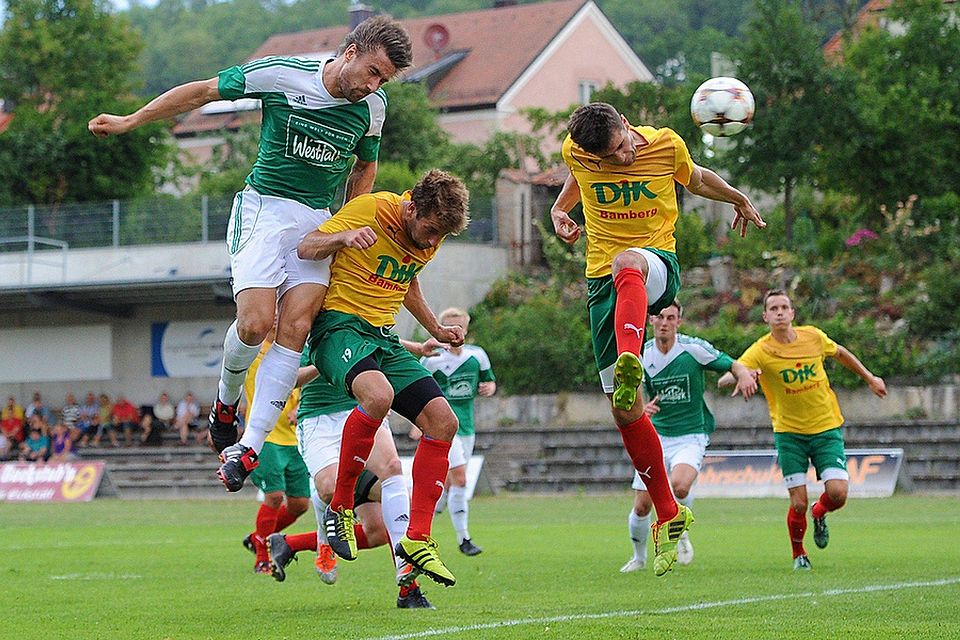 Im Hinspiel war die DJK (gelbe Trikots) ihrem kommenden Gegner VfB Eichstätt (grüne Trikots) meist unterlegen. Das soll sich nun ändern. F: Traub