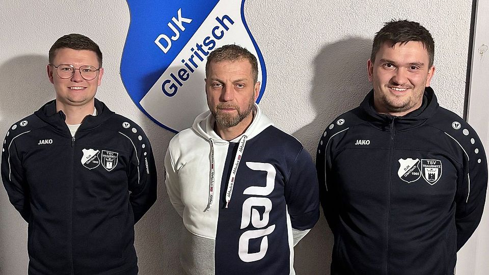 Die Verantwortlichen der SG Gleiritsch/Trausnitz präsentieren Markus Grosser (Mitte) als neuen Übungsleiter.