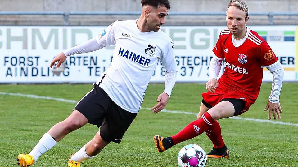Gabriel Merane (links) bleibt im Saisonfinale nur die Rolle des Beobachters. Seinem TSV Aindling kann er wegen einer Verletzung nicht helfen, um den TSV Hollenbach mit Christoph Burkhard (rechts) auf der Zielgeraden noch zu überholen.