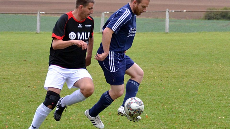 F: Christian Hedler Die SG Beiseförth/Malsfeld II (schwarzes Trikot) gewann gestern in der Torreichsten Partie des Tages mit 6:5 (4:2) (!) beim TSV Röhrenfurth.