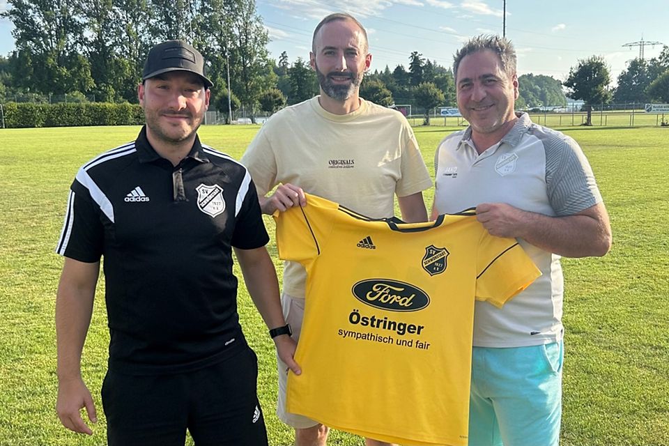 SVS-Vorstand Alexander Burkart (von links) mit dem neuen Trainer Sascha Rueb und Teammanager Roberto Munno | Foto: Verein