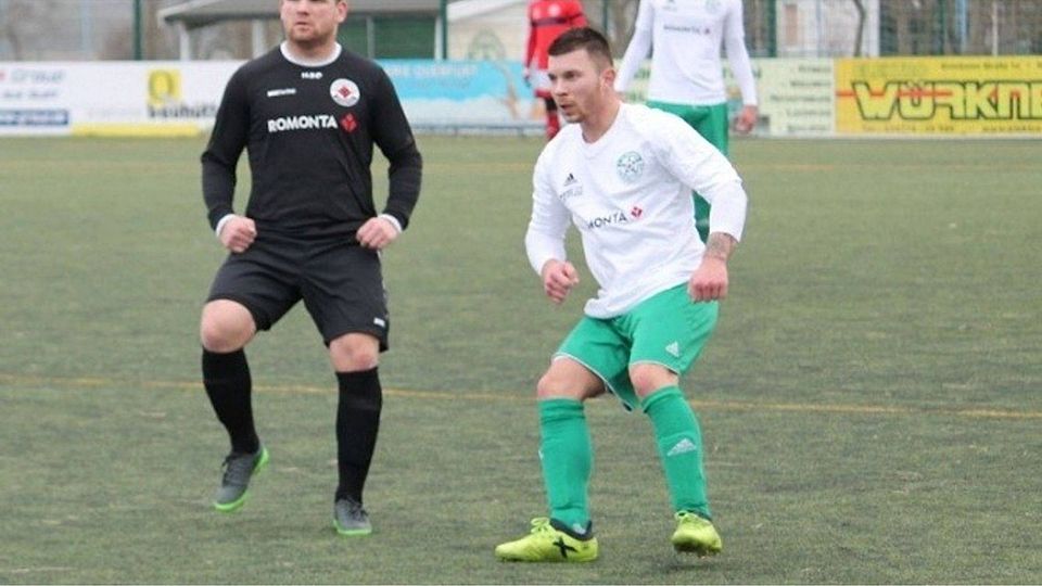 Erol Biscevic (in weiß) kam bereits am Samstag gegen Stedten zum Einsatz.      F: Hermann