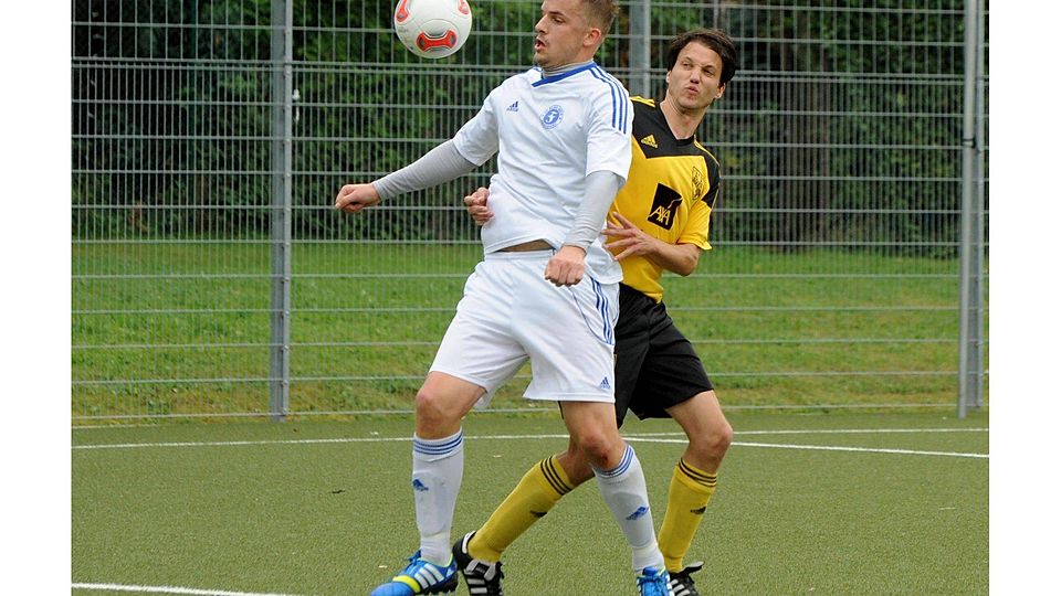 Sebastian Schoof (links) kann mit dem FC Blau-Weiß Friesdorf am Wochenende die Tabellenführung übernehmen:  Horst Müller
