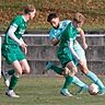 Ehrgeiziger Torjäger: Manzur Hassanzada vom FC Alsbach II (hier gegen die Nieder-Ramstädter Tobias und Lucas Centarti, von links) will in dieser Saison 30 Tore erzielen. Und dabei ist er auf einem guten Weg.	Foto: Peter Henrich