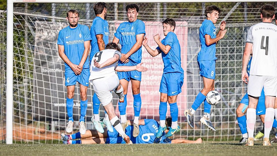 (v.l.) Florian Kögl, Martin Leis, Phil Puchner, Maximilian Feigl und Raphael Schmid - Fußball - Kreisliga 1 - Saisonauftakt - 1. Spieltag - Saison 2026/27 - ASV Habach - FC Real Kreuth - 15. August 2026