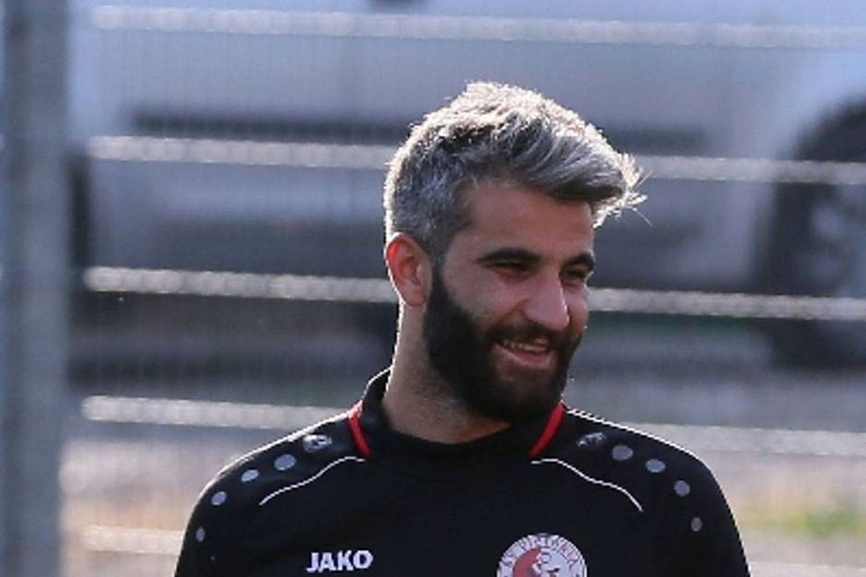 Frohnatur: Anastasios Alexandropoulos beim Trainingsauftakt nach lediglich 14-tägiger Fußballpause 