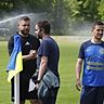 Steffen Kretz (mittig) und Kapitän Johannes Bender (rechts) können mehr als zufrieden sein mit der Leistung am vergangenen Spieltag.
