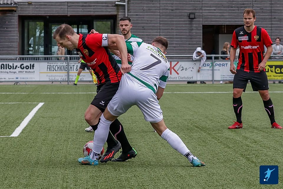 Der FC Wettswil-Bonstetten (rot-schwarz) wurde gegen Kreuzlingen seiner Favoritenrolle gerecht.