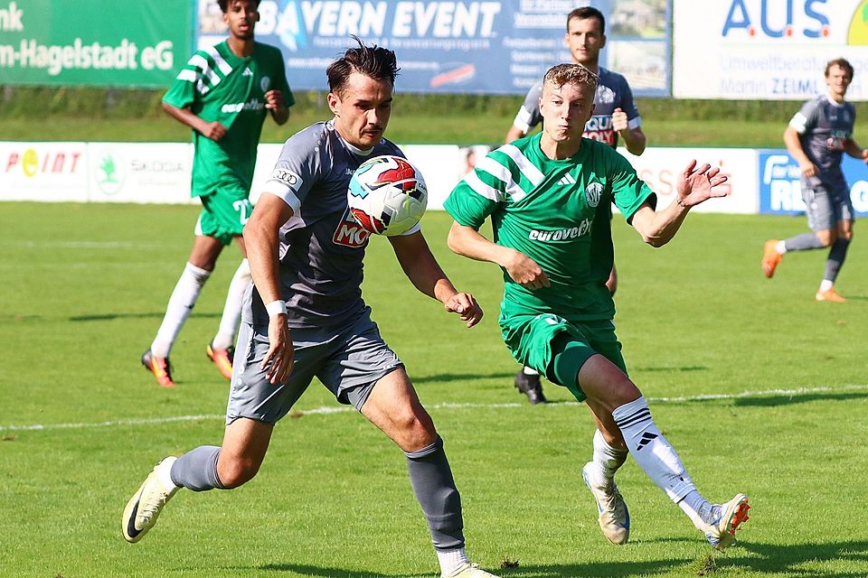 Arif Ekin (links) und der VfB Eichstätt setzten sich bei Fabian Zieglers Fortuna Regensburg knapp durch.