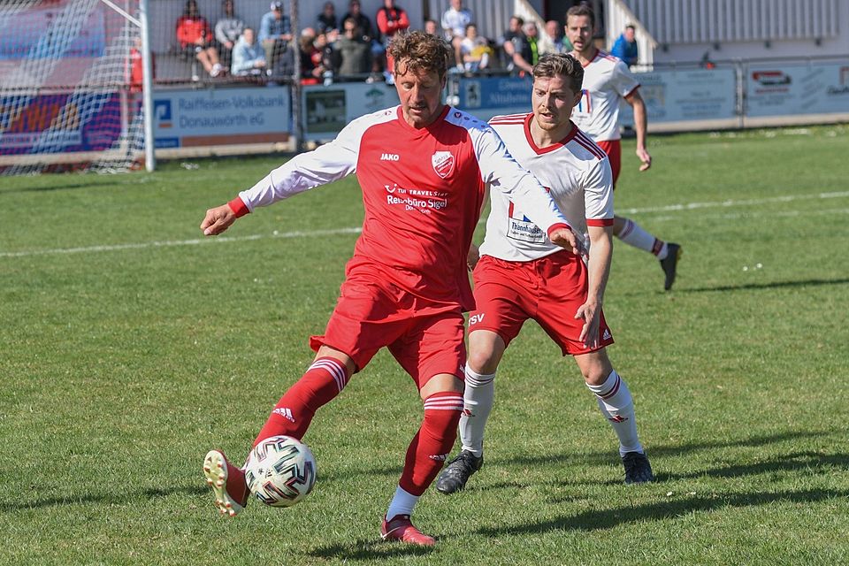 Maihingen: Das Spitzenspiel zwischen Maihingen und Hainsfarth (in blau) endete torlos