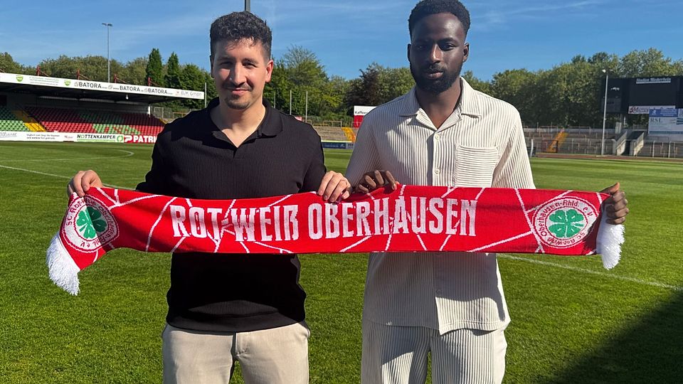 Mustafa Kourouma, vorgestellt vom sportlichen Leiter, Dennis Lichtenwimmer-Conversano. 