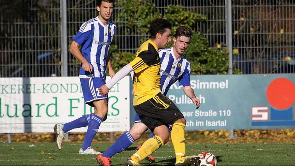 Ömer Kanca (am Ball für den SV Pullach) verstärkt ab sofort den abstiegsbedrohten Südwest-Landesligisten SC Oberweikertshofen. F: Siering