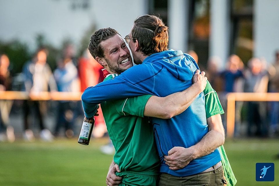 Patrik Pieper jubelt  nach dem Pokalsieg 