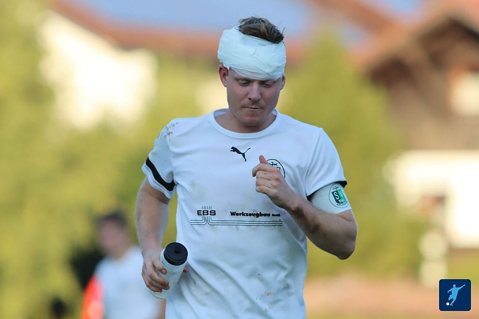 Auf die Zähne gebissen: Mit ganz viel Willen haben Andreas Diewald uns seine DJK-SV Adlkofen das Topspiel der Kreisliga Donau-Laaber noch gedreht.