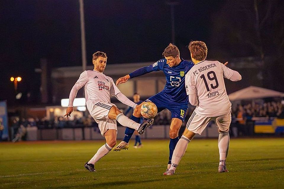 Der FC Büderich hat ins Aufstiegsrennen eingegriffen.