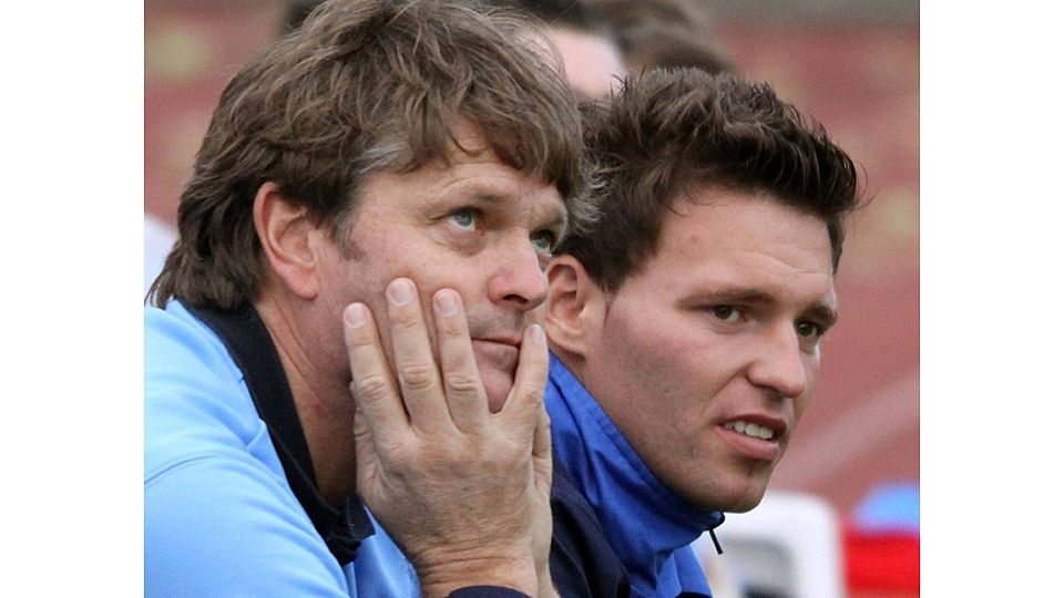 VfL-Abteilungsleiter Götz Mücke (links, neben A-Jugendcoach Benjamin Maier) will die Trainersuche in aller Ruhe angehen Foto (Archiv): Klemenz