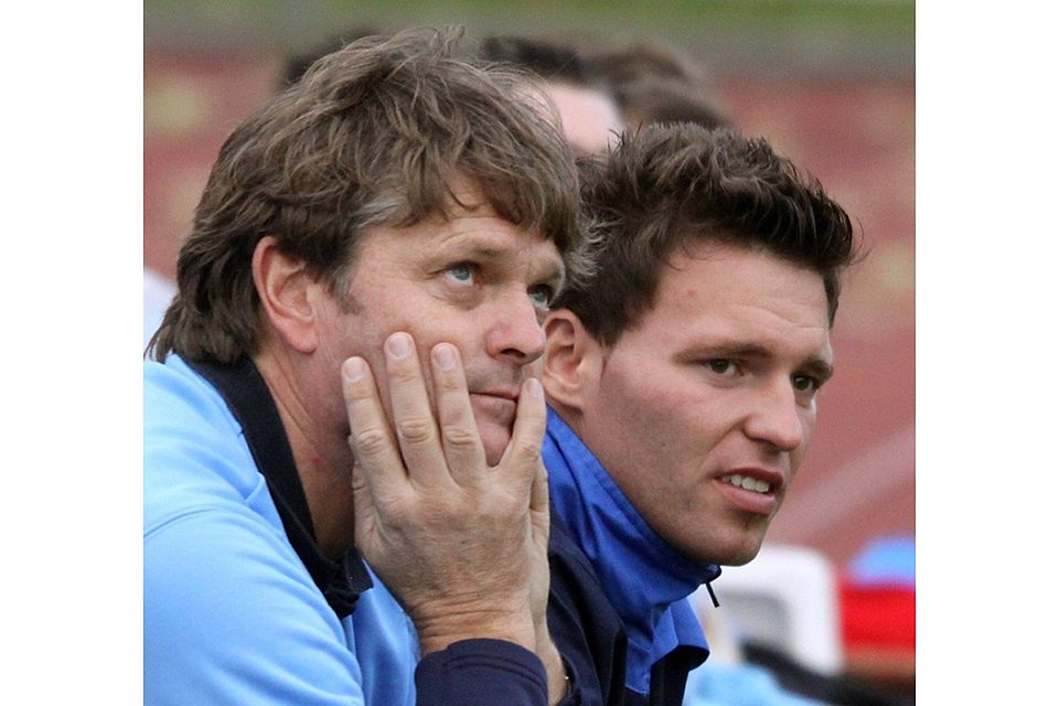 VfL-Abteilungsleiter Götz Mücke (links, neben A-Jugendcoach Benjamin Maier) will die Trainersuche in aller Ruhe angehen Foto (Archiv): Klemenz
