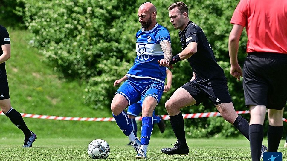 Manuel Grillhösl (am Ball) hilft der DJK Eberhardsberg als Trainer aus 