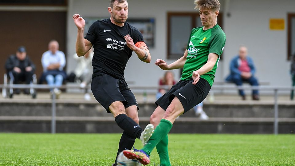 Fabian Schmidt (rechts) traf zur Wehr-Brenneter Führung im Pokalspiel in Efringen-Kirchen. | Archivfoto: Gerd Gründl