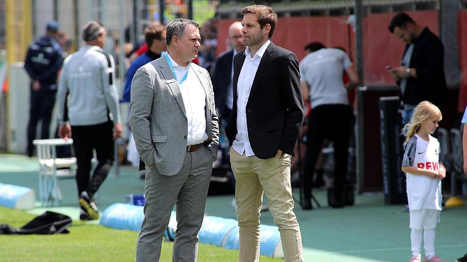 Oliver Mueller (l.) plant weitere Einsparungen bei den klammen Löwen.
