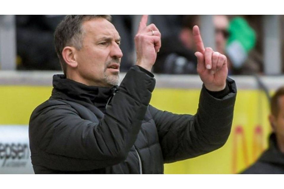 Trainer Achim Beierlorzer und seine Mannschaft stehen mit 37 Punkten blendend da in der 2. Bundesliga.Foto: Armin Weigel/dpa