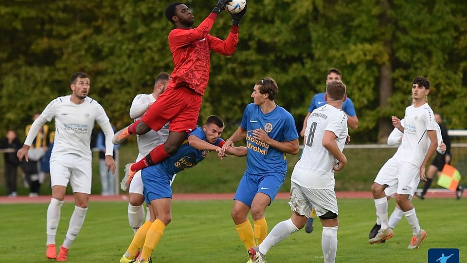 Neckaraus Keeper mit ganz viel Lufthoheit.