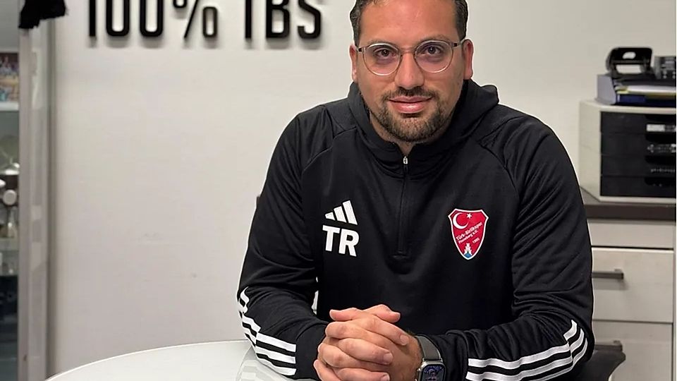 Burak Bayram gibt die Marschroute vor: Der Coach von TBS Pinneberg sieht sein Team nach dem perfekten Saisonstart gefestigt – und will den erneuten Anlauf in Richtung Oberliga mit voller Überzeugung angehen.