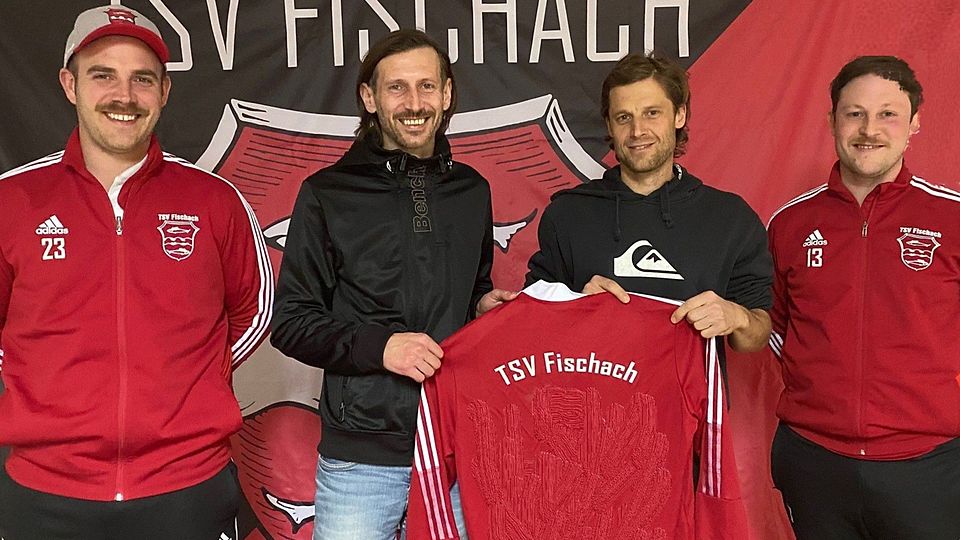 Trainervorstellung beim TSV Fischach: (von links) Daniel Schwarzhuber (sportlicher Leiter), Cosmin Uilacan, Simon Geldhauser und Maximilian Repasky (Dritter Abteilungsleiter).