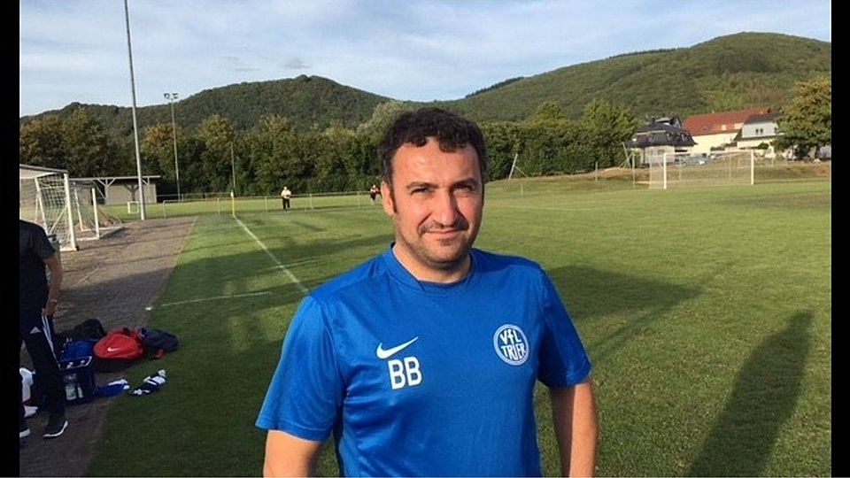 Bilal Boussi, Trainer des VfL Trier.