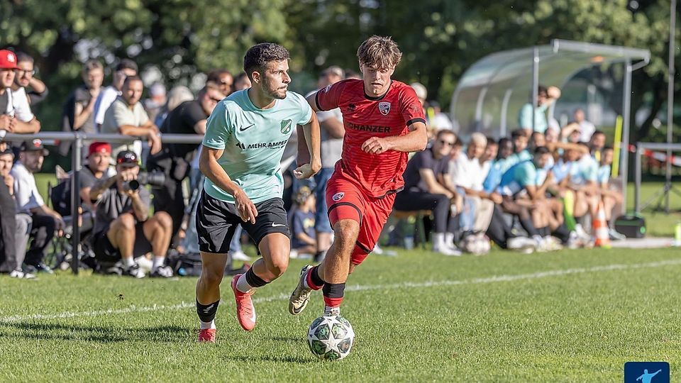 Wesentlich mehr Mühe als erwartet hatten die Kicker des FC Ingolstadt (in rot) mit dem forschen Kreisligisten FSV Harthof.