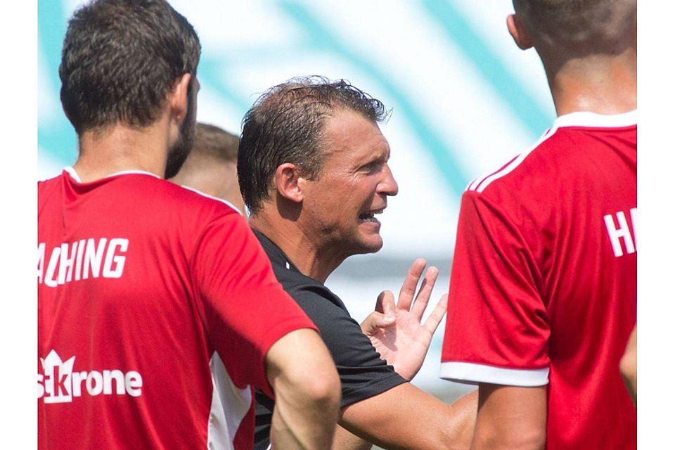 In der Hitze des sportlichen Gefechts gibt SpVgg-Trainer Claus Schromm Anweisungen. Gestern aber ging der Hachinger Matchplan nicht auf. ROBERT BROUCZEK