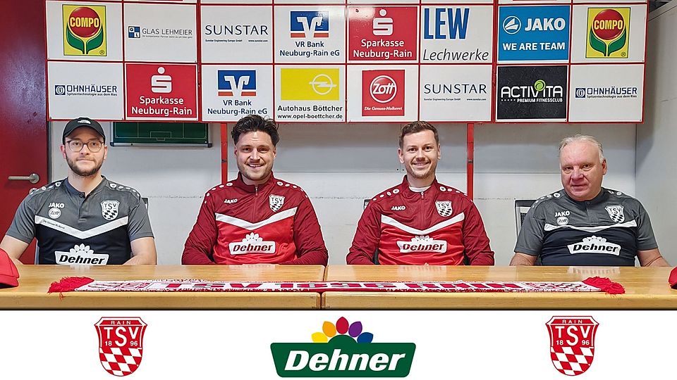 Von links nach rechts: Abeilungsleiter Michael Haid, Dominik Bobinger, Michael Knötzinger und Geschäftsführer Günther Reichherzer.